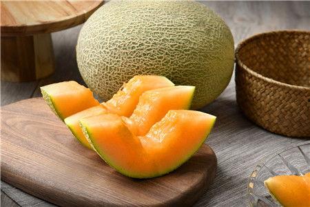 来大姨妈可以吃哈密瓜吗,“经期女性适宜食用哈密瓜吗？”